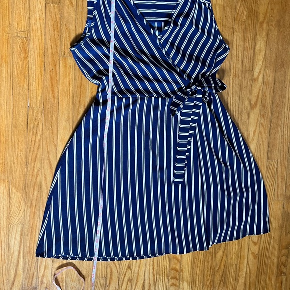 Fit & Flare wrap dress - Picture 11 of 13